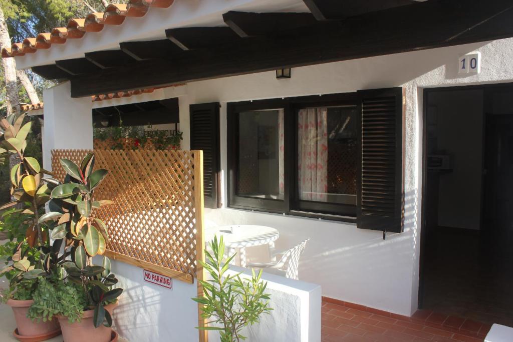 Apartamentos Pinomar Es Caló Exterior photo