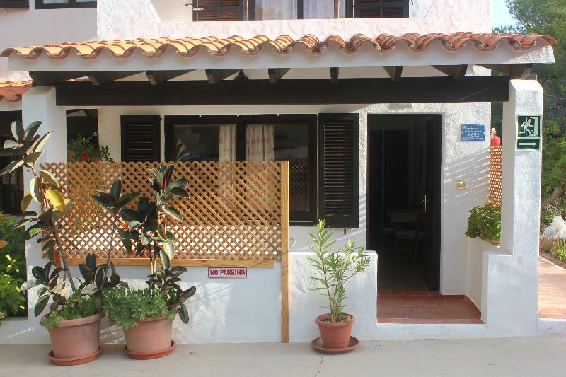 Apartamentos Pinomar Es Caló Exterior photo
